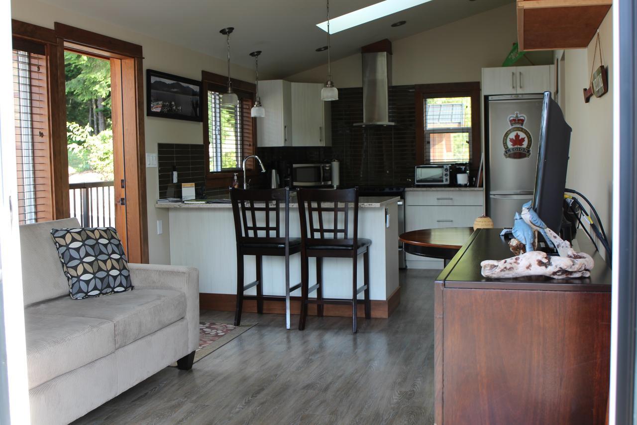 Tilby'S Rainbow Cottage Port Renfrew Exterior photo